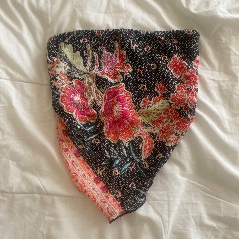 Strapless top